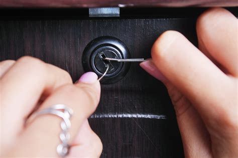 picking lock with paper clip